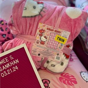 BNWT Hello Kitty Valentines Blanket